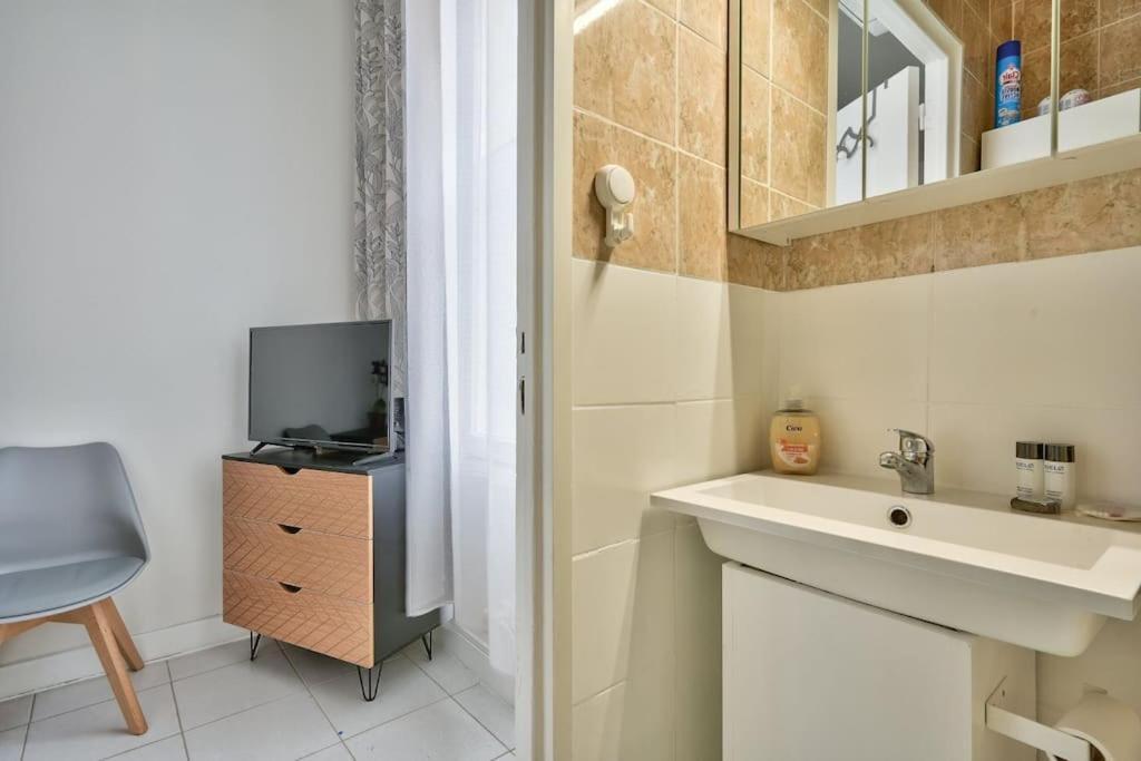Magnificent Studio Near Paris Клиши Экстерьер фото